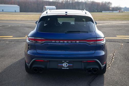 BLUE 2022 Porsche Macan Macan S
