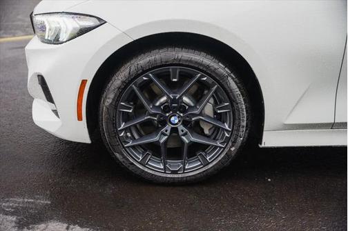 2025 BMW 330 i xDrive