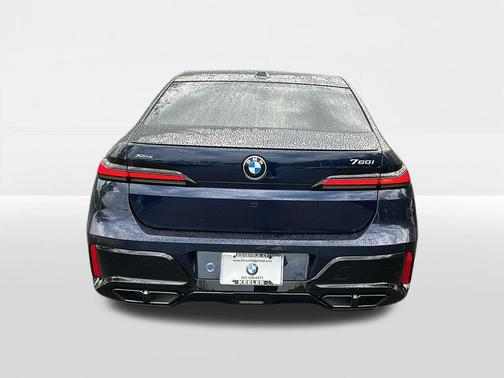 Tanzanite Blue II Metallic 2026 BMW 760 xDrive