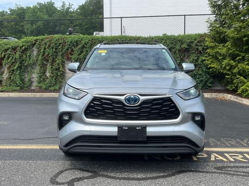 2023 Toyota Highlander Hybrid XLE