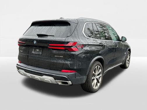 Black Sapphire Metallic 2024 BMW X5 xDrive40i