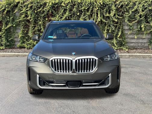 Manhattan Green Metallic 2026 BMW X5 xDrive40i