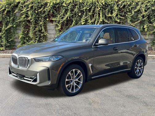 Manhattan Green Metallic 2026 BMW X5 xDrive40i