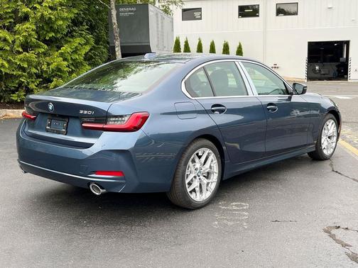 2025 BMW 330 i xDrive
