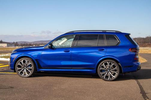 2025 BMW X7 M60i