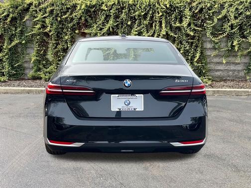 Black Sapphire Metallic 2026 BMW 530 xDrive