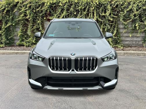 Space Silver Metallic 2026 BMW X1 xDrive28i