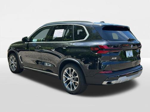 Black Sapphire Metallic 2024 BMW X5 xDrive40i