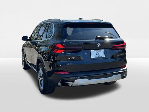 Black Sapphire Metallic 2024 BMW X5 xDrive40i