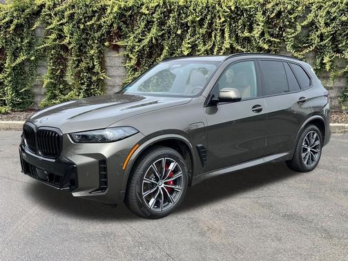 Manhattan Green Metallic 2026 BMW X5 PHEV xDrive50e
