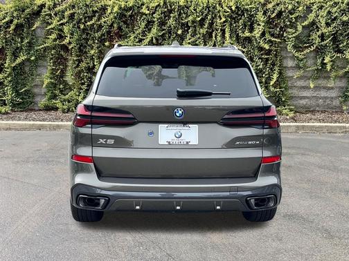 Manhattan Green Metallic 2026 BMW X5 PHEV xDrive50e