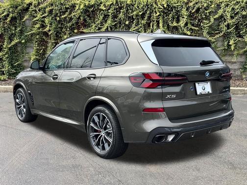 Manhattan Green Metallic 2026 BMW X5 PHEV xDrive50e