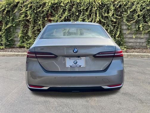 Oxide Grey Metallic 2026 BMW 530 xDrive
