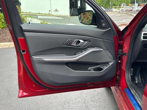 2025 BMW 330 i xDrive