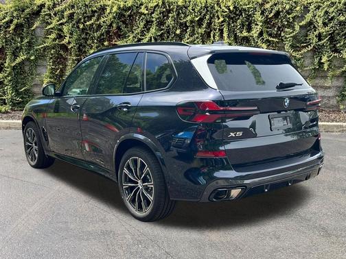 Carbon Black Metallic 2026 BMW X5 xDrive40i