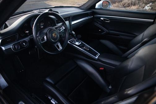 2017 Porsche 911 Carrera 4S