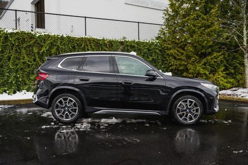 Black Sapphire Metallic 2025 BMW X1 xDrive28i