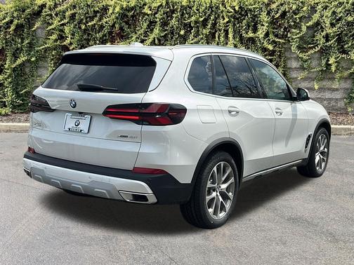 Mineral White Metallic 2026 BMW X5 xDrive40i