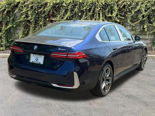 BLUE 2027 BMW 530 i xDrive