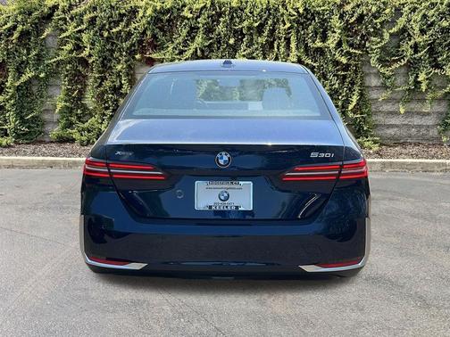 BLUE 2027 BMW 530 i xDrive