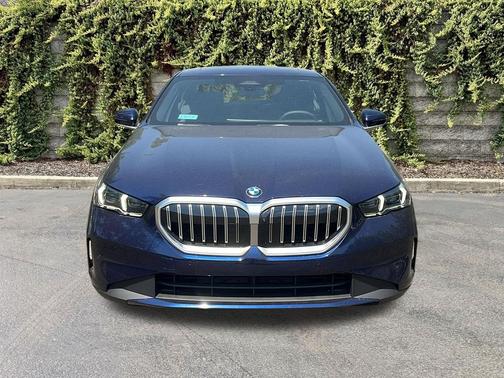 BLUE 2027 BMW 530 i xDrive