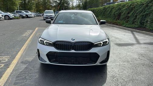 2025 BMW 330 i xDrive