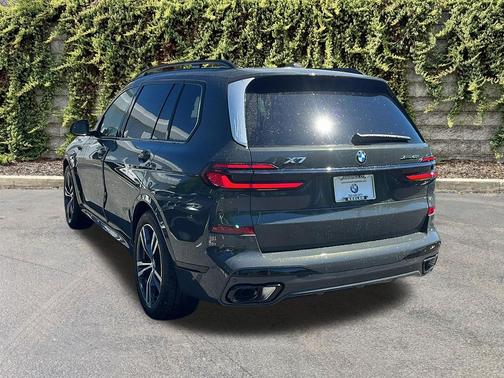 Dravit Grey Metallic 2027 BMW X7 xDrive40i