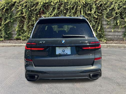 Dravit Grey Metallic 2027 BMW X7 xDrive40i