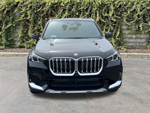Black Sapphire Metallic 2026 BMW X1 xDrive28i