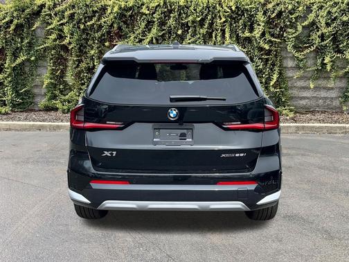 Black Sapphire Metallic 2026 BMW X1 xDrive28i