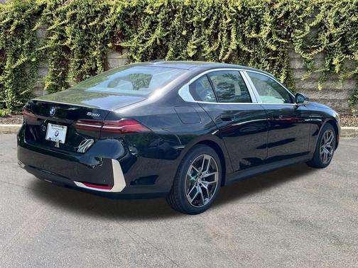 BLACK 2027 BMW 530 i xDrive