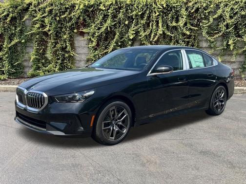 BLACK 2027 BMW 530 i xDrive