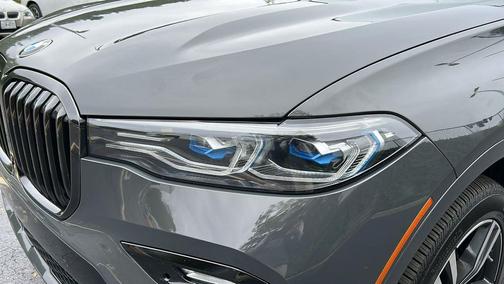 2022 BMW X7 M50i