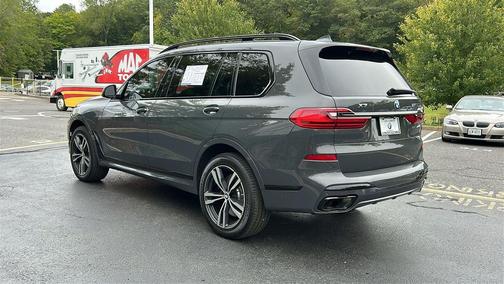 2022 BMW X7 M50i