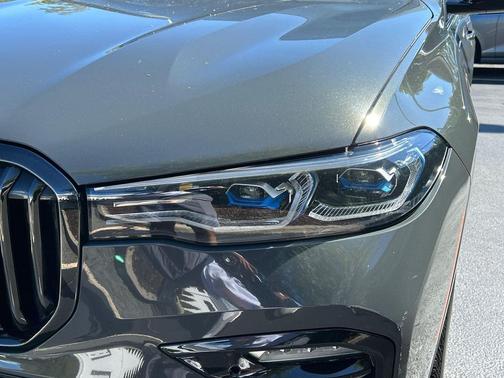 2022 BMW X7 M50i