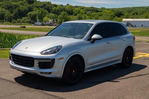 Rhodium Silver Metallic 2018 Porsche Cayenne GTS