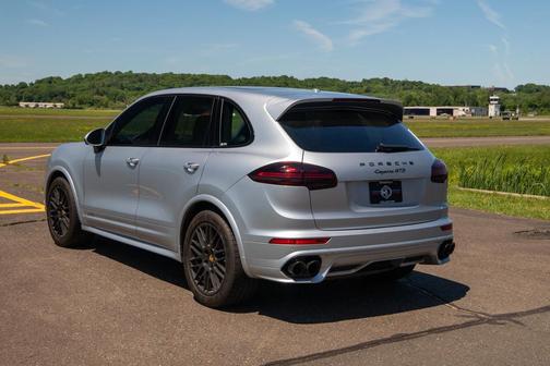 Rhodium Silver Metallic 2018 Porsche Cayenne GTS