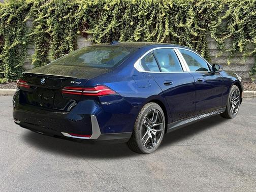 BLUE 2027 BMW 530 i xDrive
