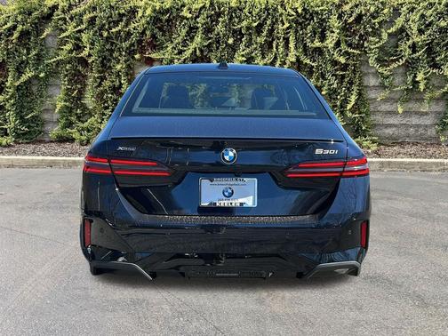 Carbon Black Metallic 2026 BMW 530 xDrive