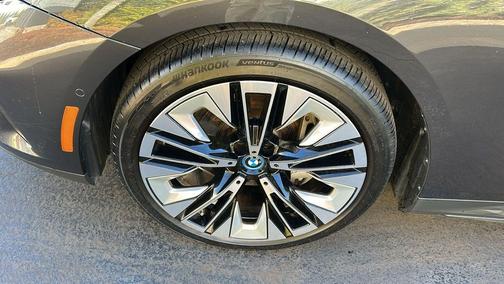 2025 BMW i5 xDrive40