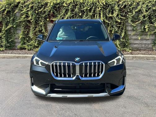 Black Sapphire Metallic 2026 BMW X1 xDrive28i