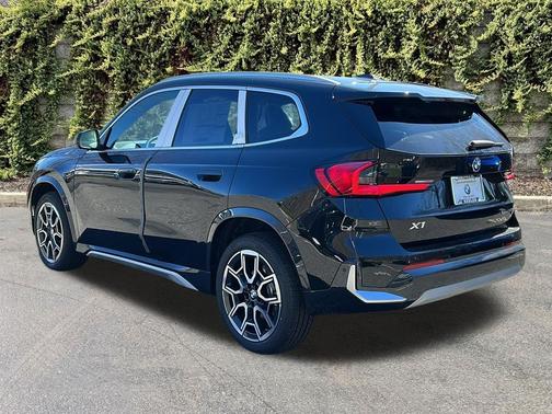 Black Sapphire Metallic 2026 BMW X1 xDrive28i