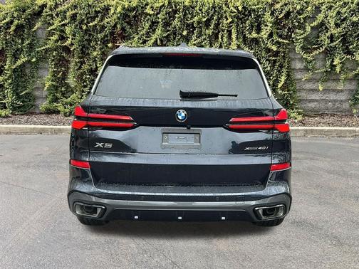 Black Sapphire Metallic 2026 BMW X5 xDrive40i