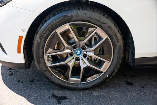 2025 BMW i5 xDrive40