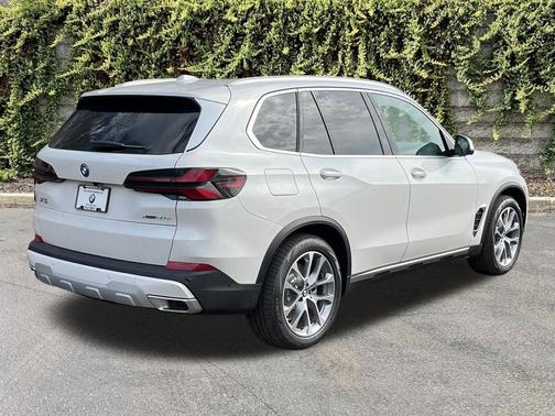 Mineral White Metallic 2026 BMW X5 PHEV xDrive50e