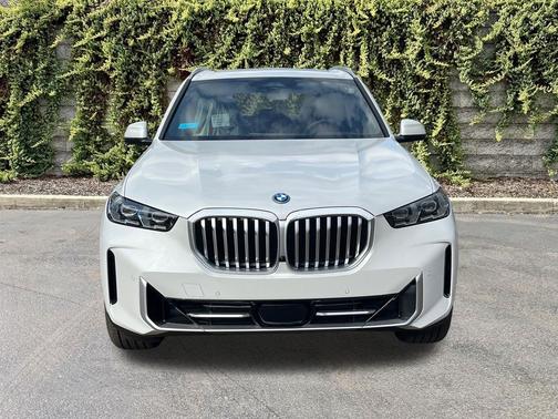 Mineral White Metallic 2026 BMW X5 PHEV xDrive50e