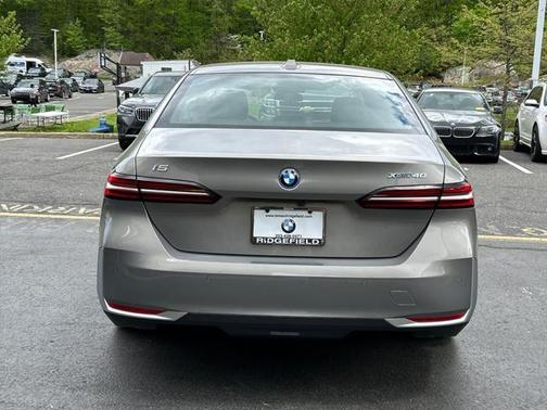 2025 BMW i5 xDrive40