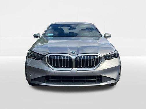 Oxide Grey Metallic 2025 BMW i5 xDrive40