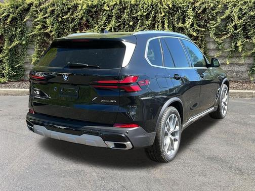 Black Sapphire Metallic 2026 BMW X5 xDrive40i