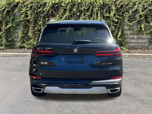 Black Sapphire Metallic 2026 BMW X5 xDrive40i